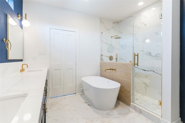 Building Photo - 2428 Ella Blvd