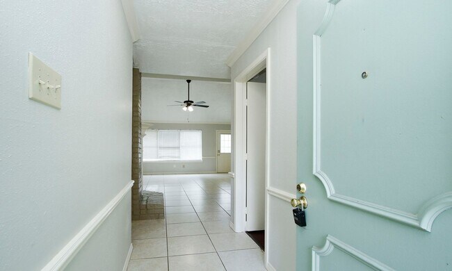 Building Photo - 4 Bedroom 2 Bathroom Cypress Home with Fireplace and Fenced Backyard