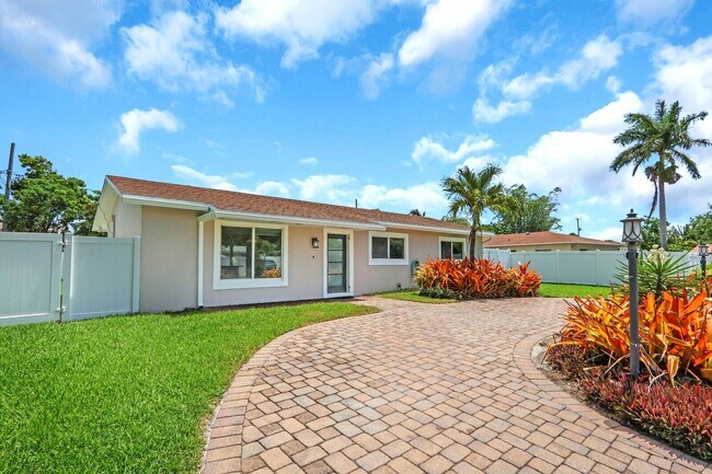 Building Photo - 105 Palamino Cir
