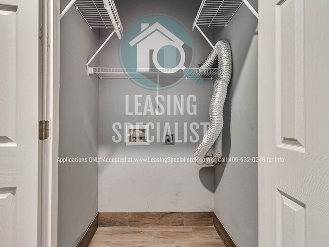 Building Photo - Central Norman 4 Bed 3 Bath House PRE-LEAS...