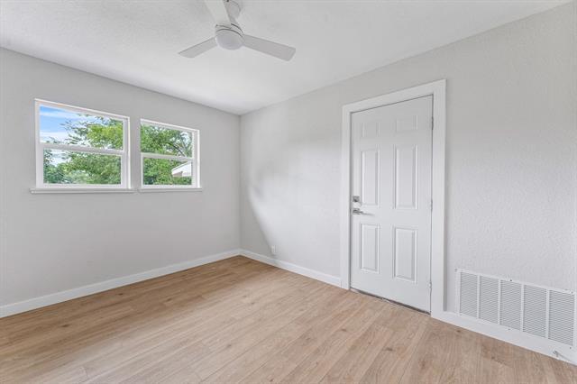 Building Photo - 1415 W Lingleville Rd