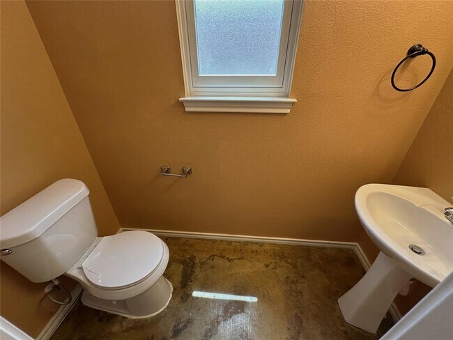 Building Photo - 1603 Azalea Dr