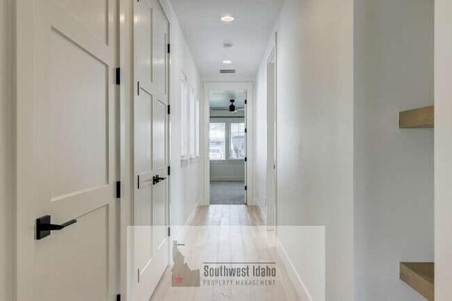 Building Photo - 7655 W Meltwater Ln