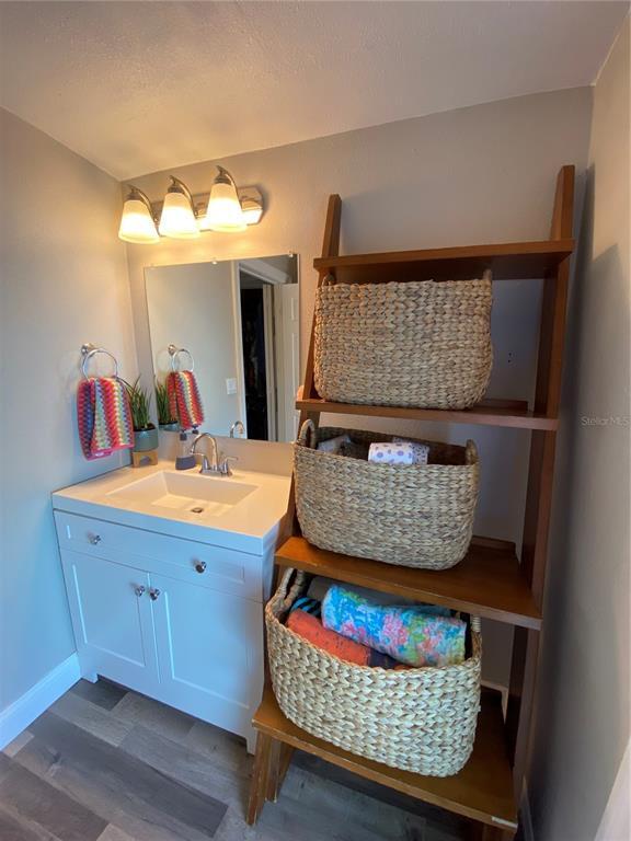 Building Photo - 813 N Waterview Dr