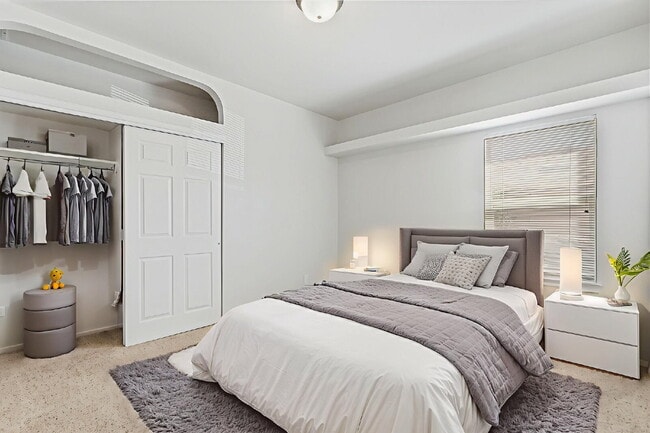Building Photo - "Spacious 4-Bed Oasis with Granite Touches...