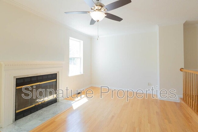 Building Photo - 405 Lakeview Ct