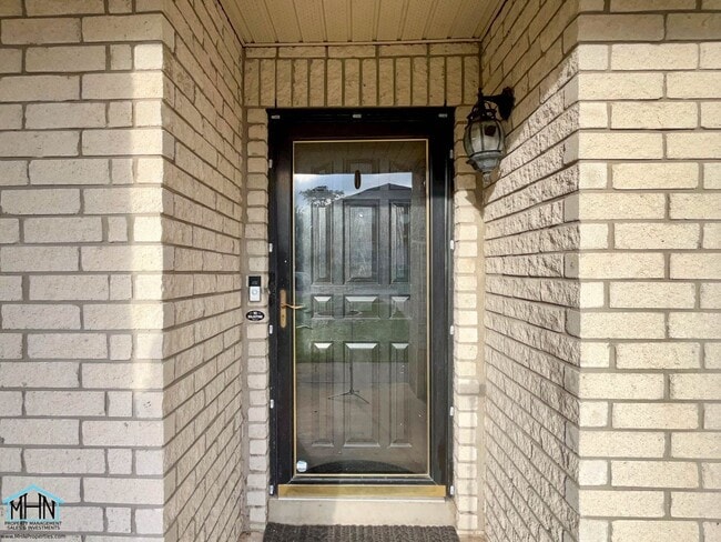 Building Photo - 4 - Bedroom 2.5 - Bath 2 Storey Home, The Epitome of Modern Living Combined with Timeless Charm!