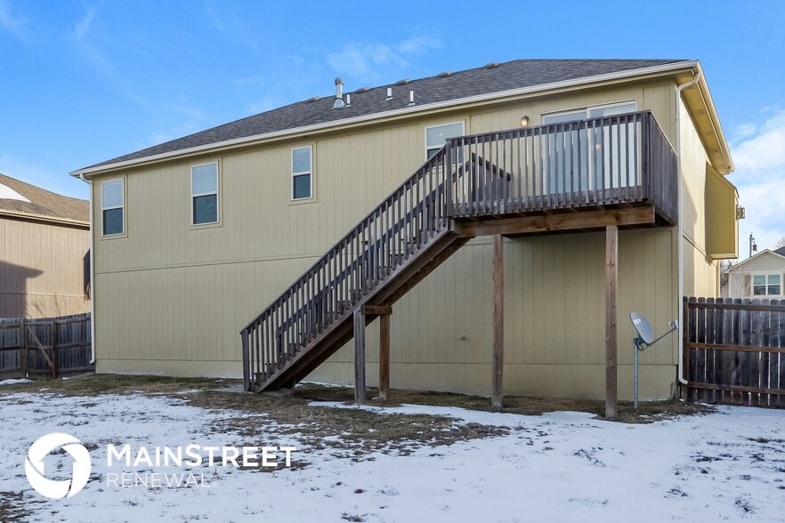 Building Photo - 568 S Walnut St