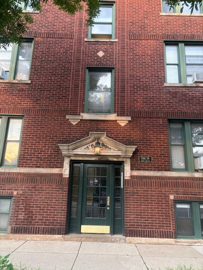 Primary Photo - 5059 N Ashland Ave