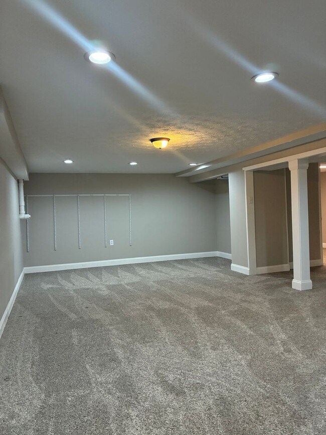 Building Photo - 964 Timberwood Dr