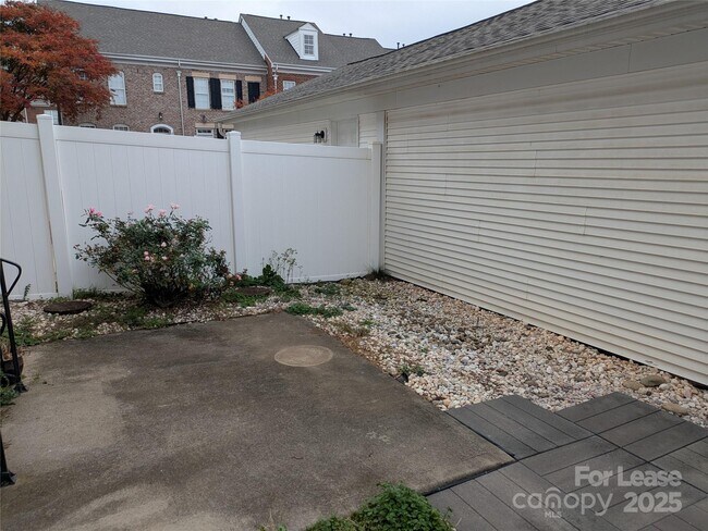 Building Photo - 103 Chawton Ln