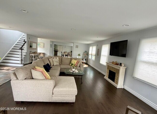 Building Photo - 41 Brookwillow Ave