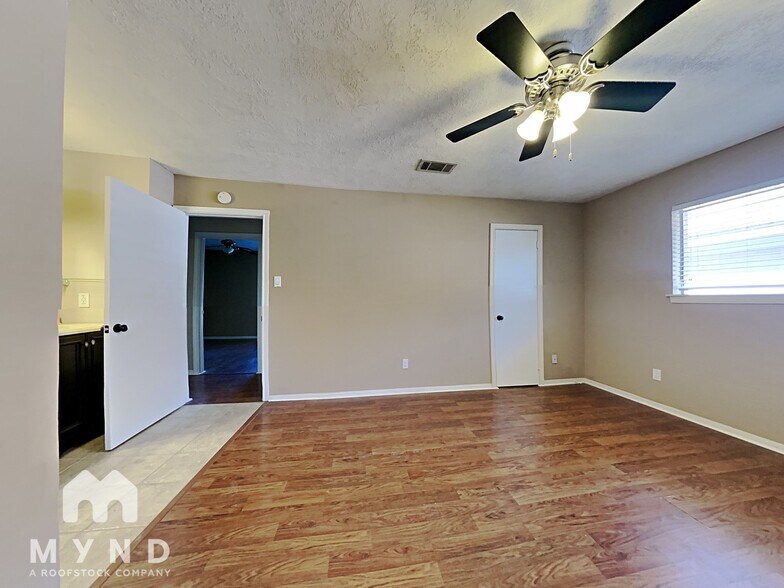 Building Photo - 9015 Eldora Dr
