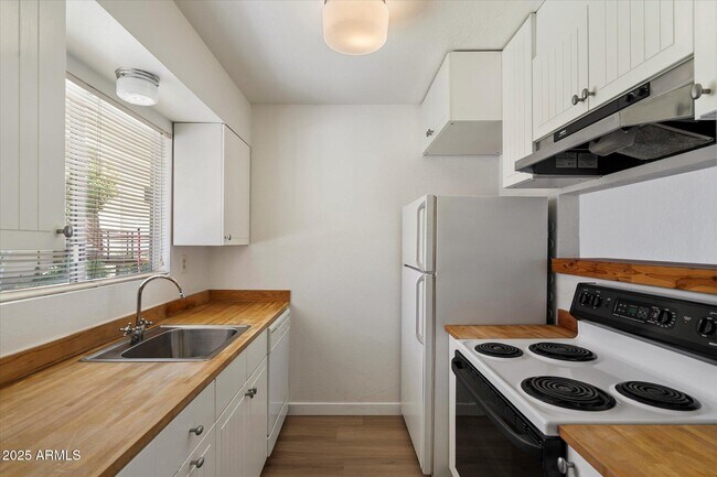 Building Photo - 4630 N 68th St