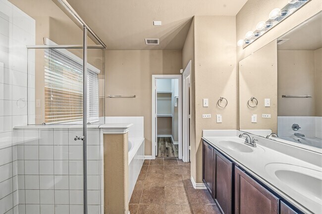 Building Photo - 2403 Summers Glen Ct