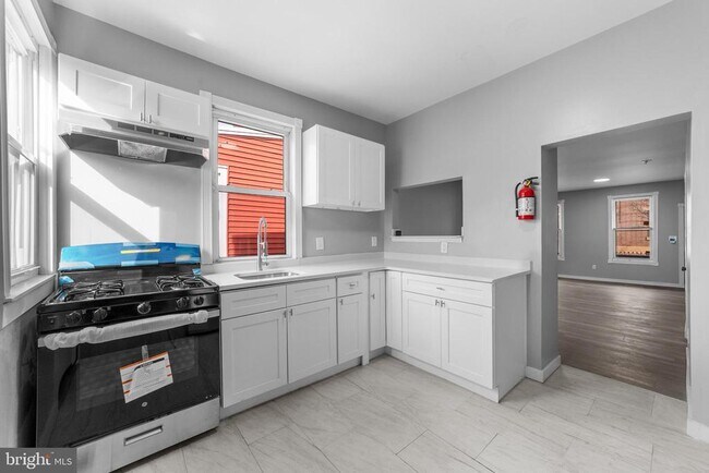 Building Photo - 346 Ridgeway St