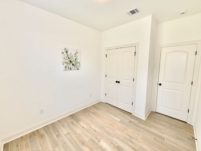 Building Photo - Gorgeous property in the highly sought after Jamestown Crossing in Prairieville