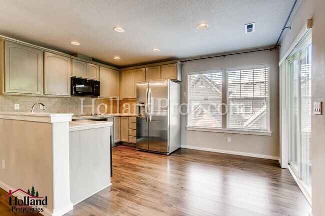 Building Photo - 977 NE 73rd Ave