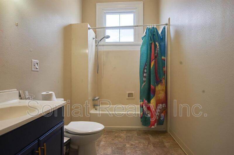 bath - 4151 Canal St