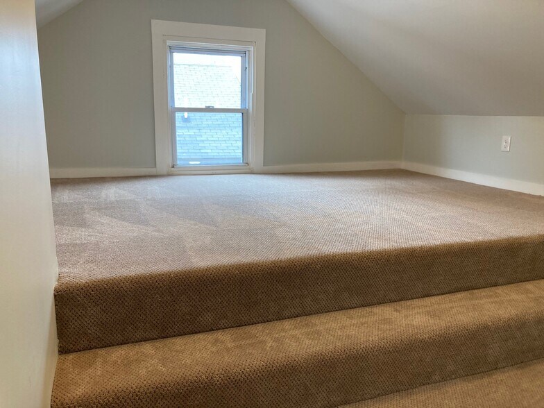 Building Photo - 64 Gray St