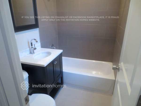 Building Photo - 8228 S Christiana Ave