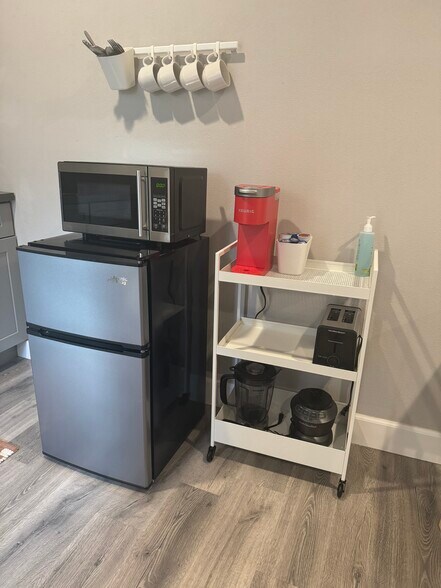 Building Photo - 5827 Rose Ave