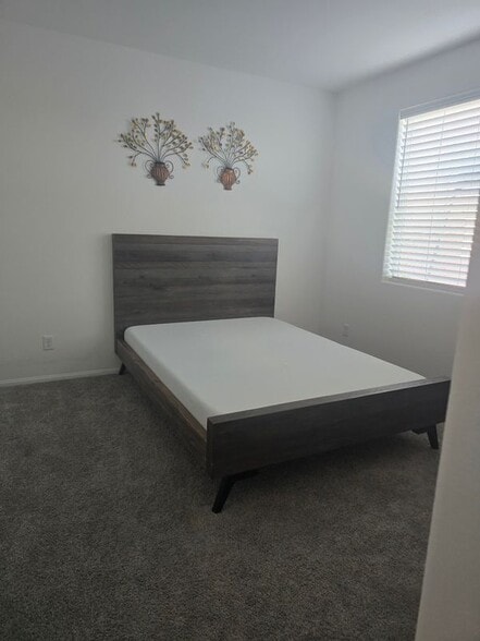 Building Photo - 3754 Coleus Ave