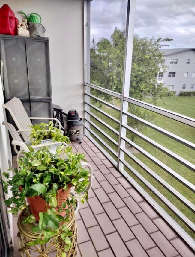 Building Photo - 209 Suffolk F