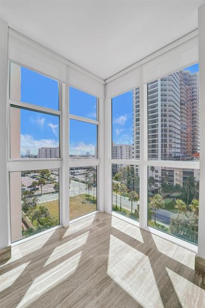 Building Photo - 101 S Fort Lauderdale Beach Blvd