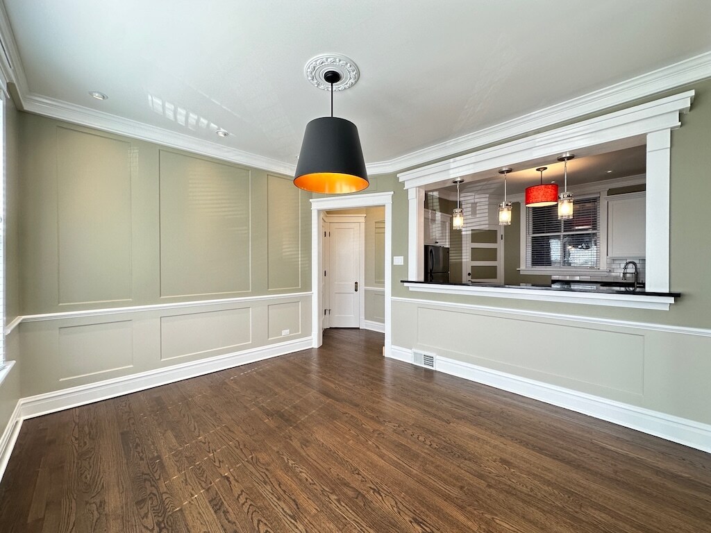 Building Photo - 1915 W Berenice Ave