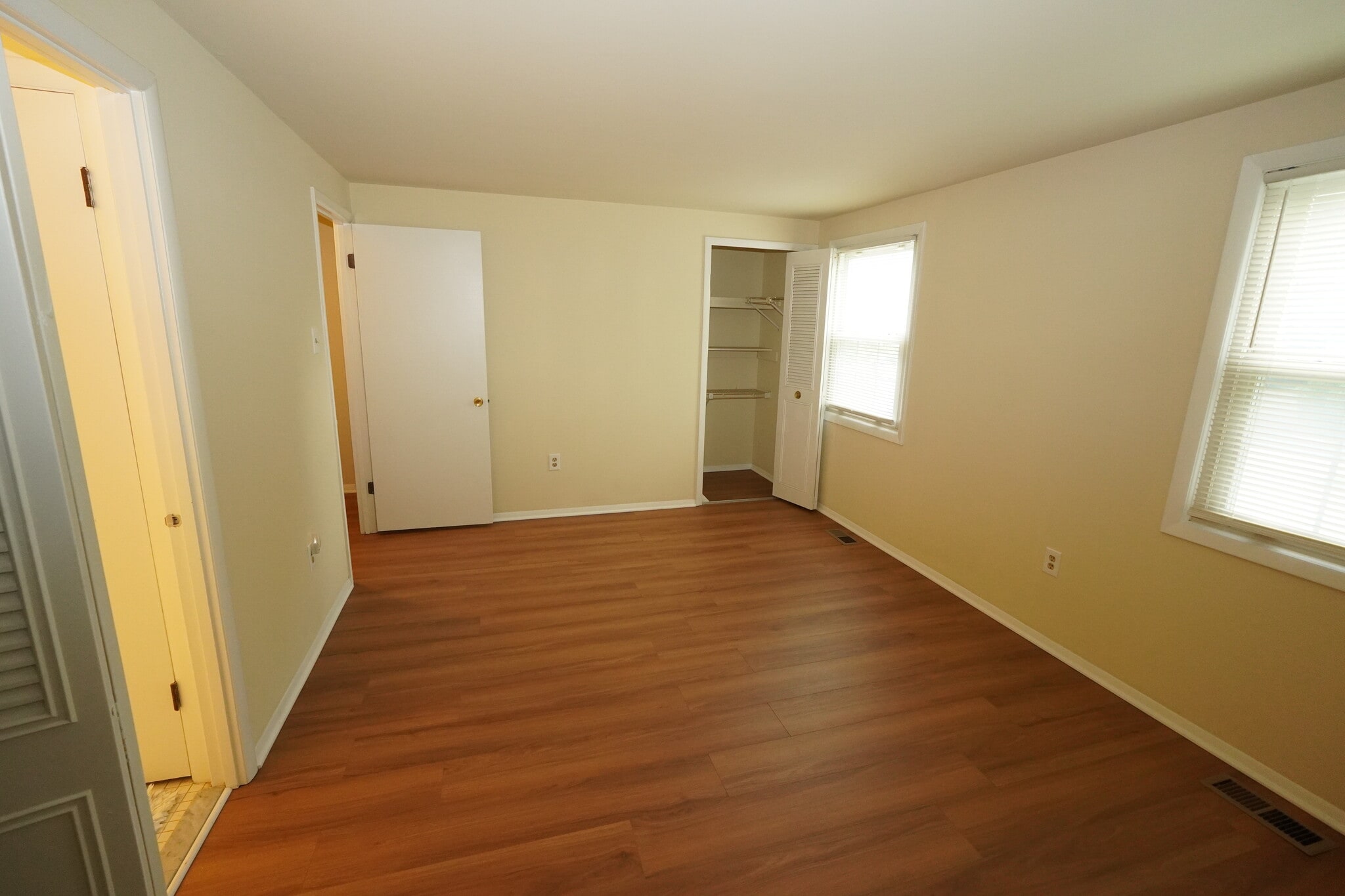 Building Photo - 691 Towne Center Dr