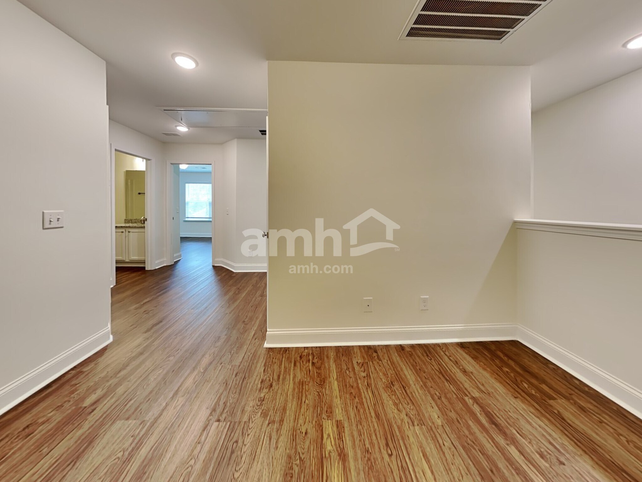 Building Photo - 223 Swan Dr
