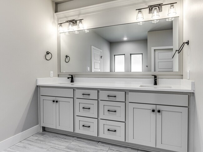 Building Photo - 14517 Chambord Dr