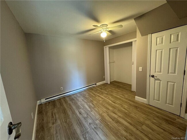 Building Photo - 20 Davis Hill Rd