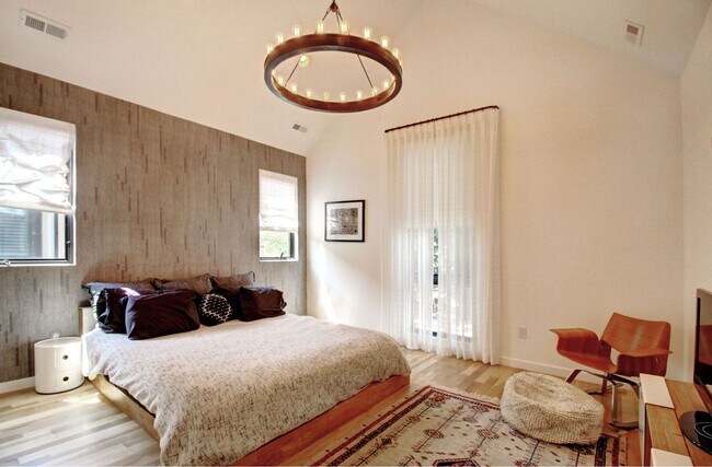 Building Photo - Luxury Living in the heart of Platte Park, 5bds, 4bas - Custom Finishes around every corner