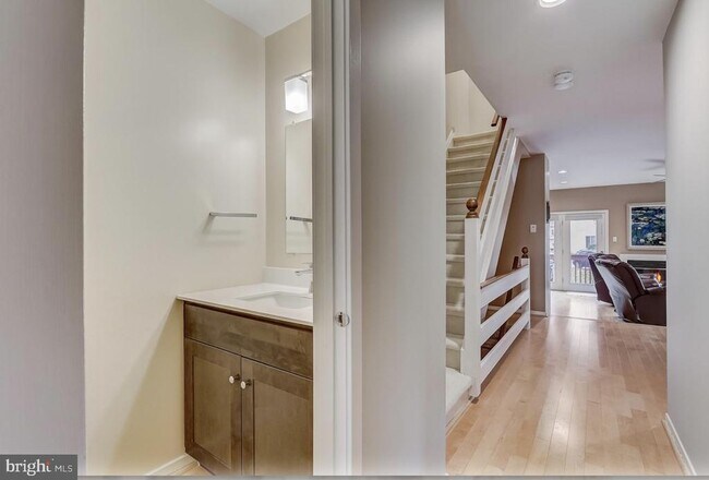 Building Photo - 909 Winchester Ct