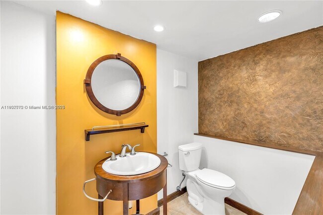 Building Photo - 295 Fern Dr