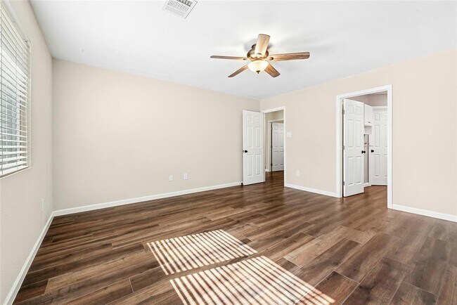 Building Photo - 1105 Hughmont Dr