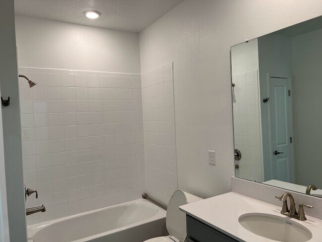 Building Photo - Newly built 3 Bedroom Home in Beautiful St. Cloud - 5 min from Isles of Lake Nova