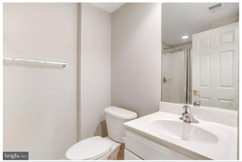 Building Photo - 213 Oak Knoll Terrace