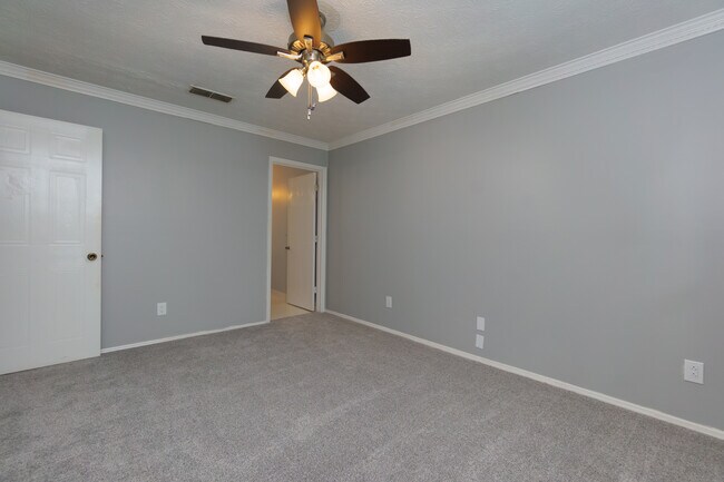 Building Photo - 1003 Country Park Dr