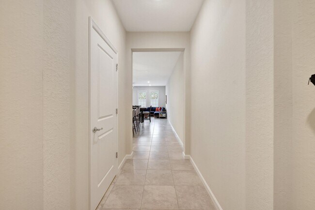 Building Photo - 1807 SE Ocean Cove Way