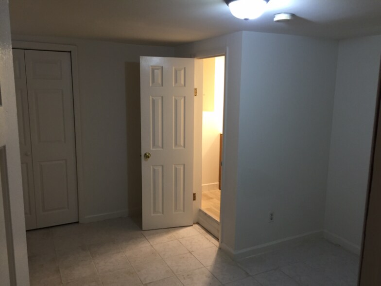 Building Photo - 1915 Green St