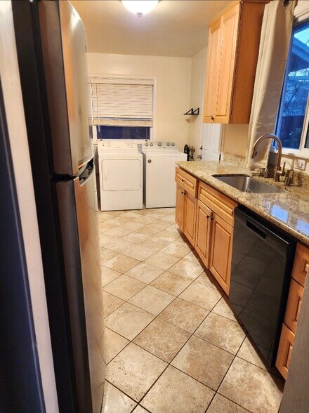 Building Photo - 3 Simmons Ct