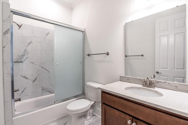 Building Photo - 213 Yellow Jasmine Dr