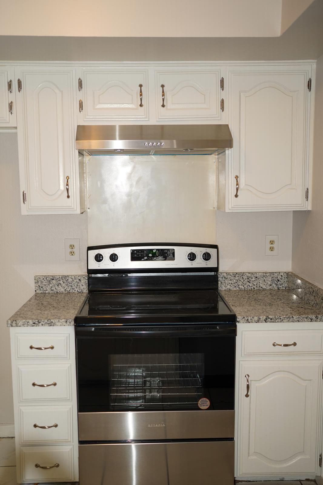 Building Photo - Room in House on Corona Dr