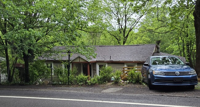 Building Photo - 653 Sloop Rd