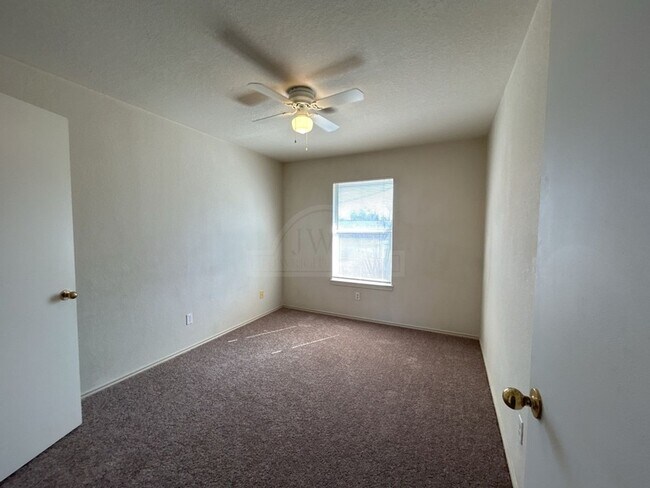 Building Photo - 1702 Benttree Dr