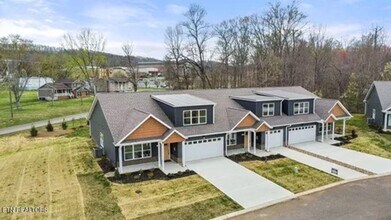 Building Photo - Powell 37849 - 4 Bedroom, 3 bath Condo - Contact Lisa Vineyard and Shannon Russell (865) 216-9334