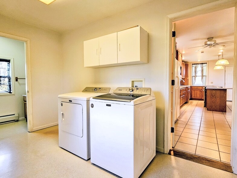 Building Photo - 461 W Main Ave